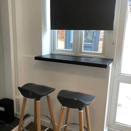 Lovely Modern Decorated 1 Bed Studio Newport  Exterior photo