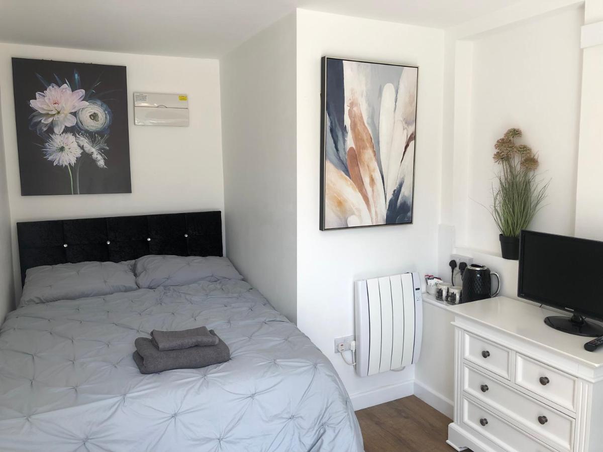 Lovely Modern Decorated 1 Bed Studio Newport  Exterior photo